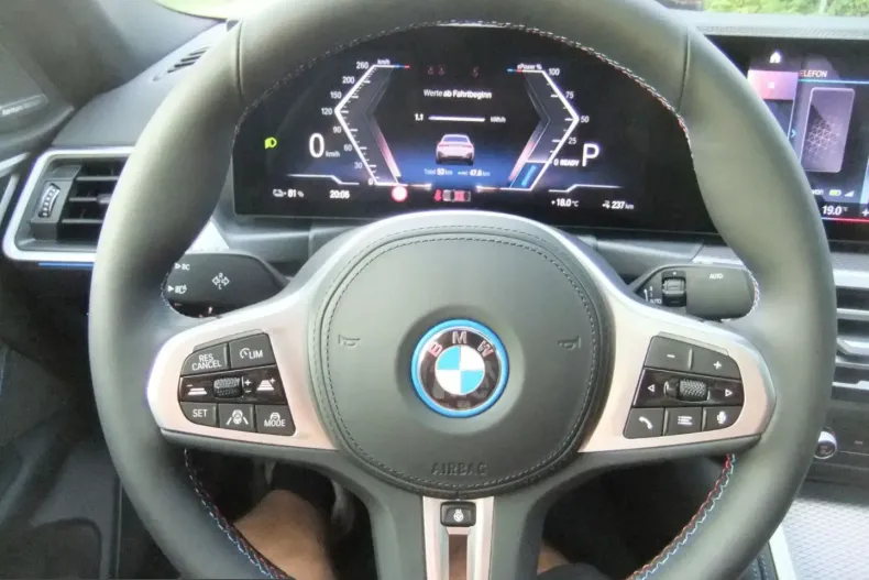 BMW i4 (Seria 4) din 2022 cu 9.800 km - oferta BMW253668 - foto 16