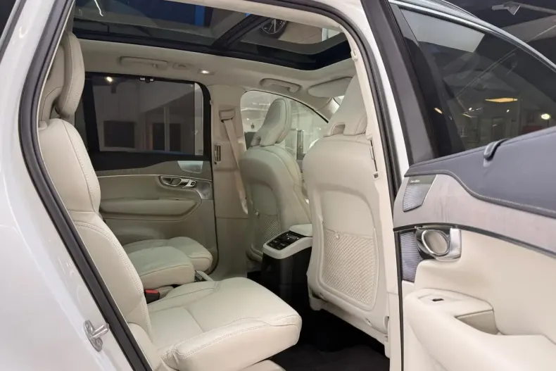 Volvo XC90 din 2024 cu 36.000 km - oferta VOL253682 - foto 24