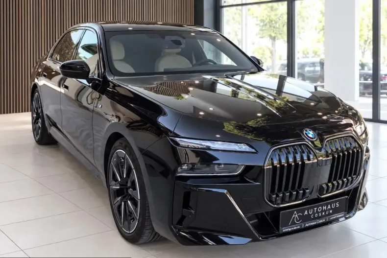 BMW i7 (Seria 7) din 2023 cu 12.500 km - oferta BMW253683 - foto 3