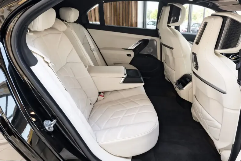 BMW i7 (Seria 7) din 2023 cu 12.500 km - oferta BMW253683 - foto 8