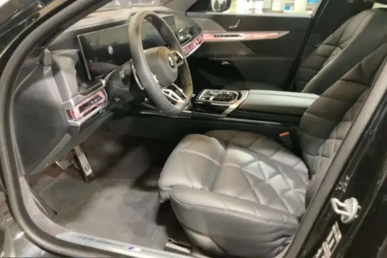 BMW 740 (Seria 7) din 2025 cu 5.313 km - oferta BMW253715 - foto 4