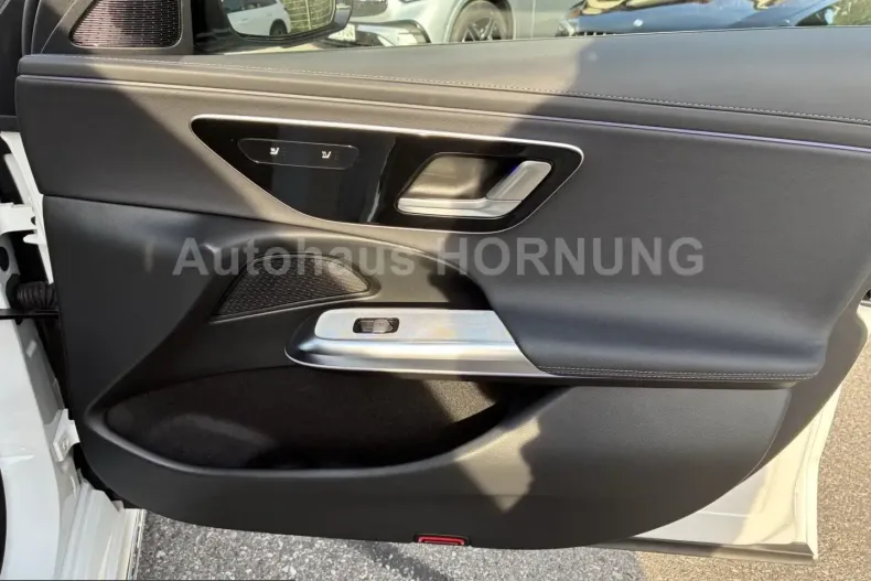 Mercedes-Benz E 300 (Clasa E) din 2025 cu 18.345 km - oferta MER253730 - foto 16
