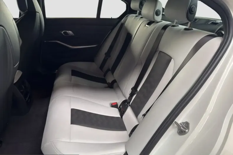 BMW M3 (Seria 3) din 2023 cu 37.940 km - oferta BMW253734 - foto 14