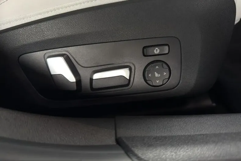 BMW M3 (Seria 3) din 2023 cu 37.940 km - oferta BMW253734 - foto 17