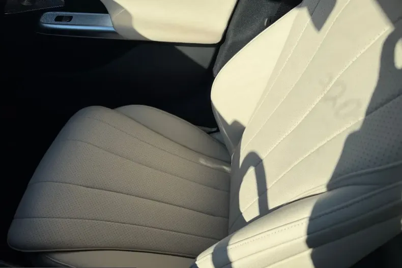 Mercedes-Benz E 220 (Clasa E) din 2025 cu 28.156 km - oferta MER253735 - foto 17