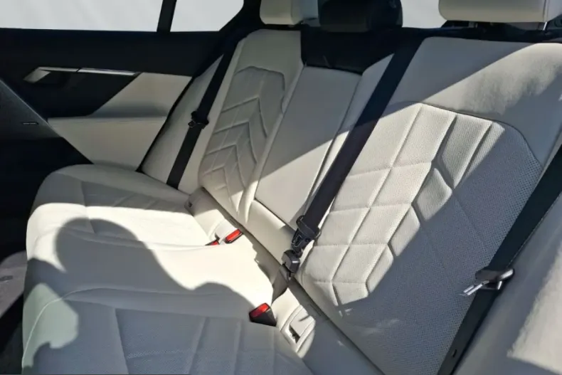 BMW 520 (Seria 5) din 2025 cu 39.548 km - oferta BMW253738 - foto 17