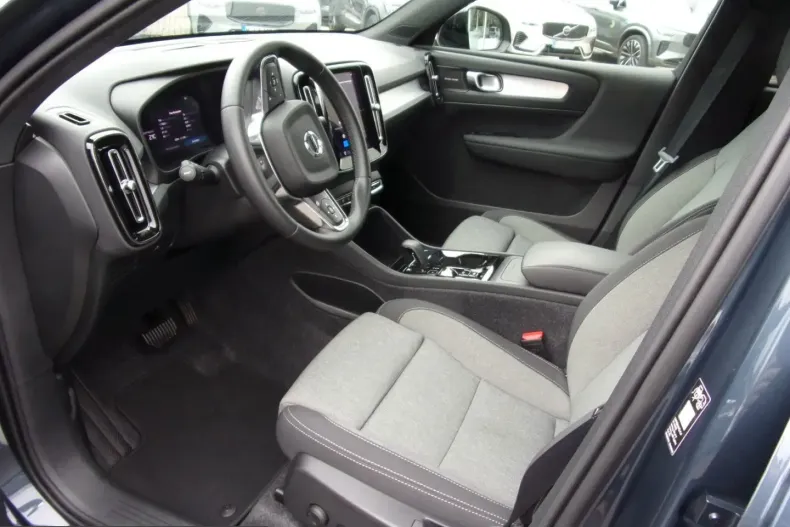 Volvo XC40 din 2025 cu 11.800 km - oferta VOL253756 - foto 3