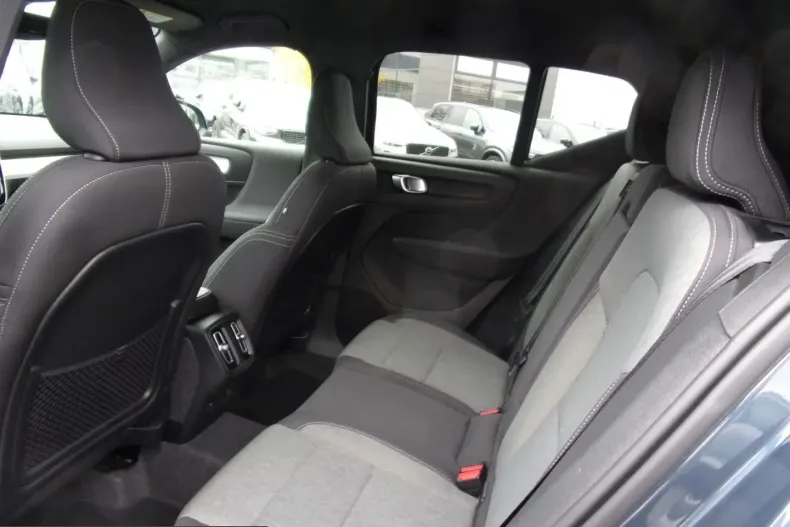 Volvo XC40 din 2025 cu 11.800 km - oferta VOL253756 - foto 4