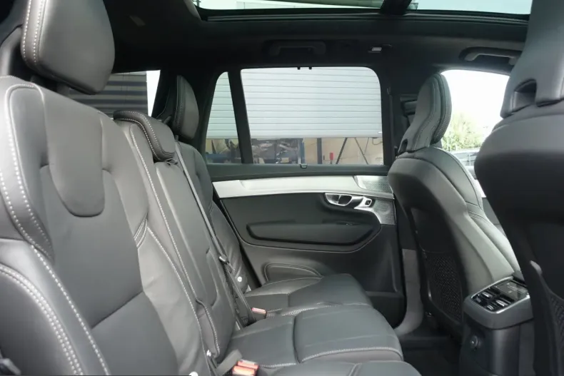 Volvo XC90 din 2025 cu 16.566 km - oferta VOL253764 - foto 3