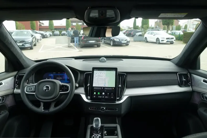 Volvo XC90 din 2025 cu 16.566 km - oferta VOL253764 - foto 12