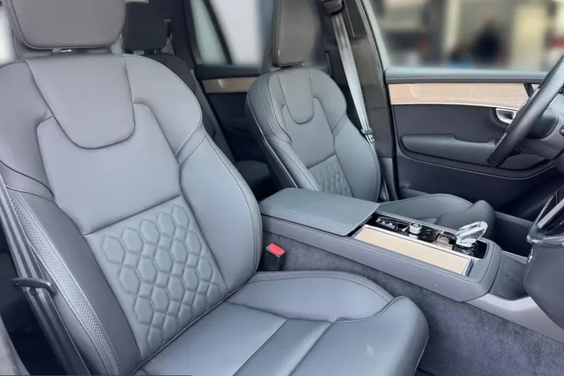 Volvo XC90 din 2025 cu 14.260 km - oferta VOL253768 - foto 2