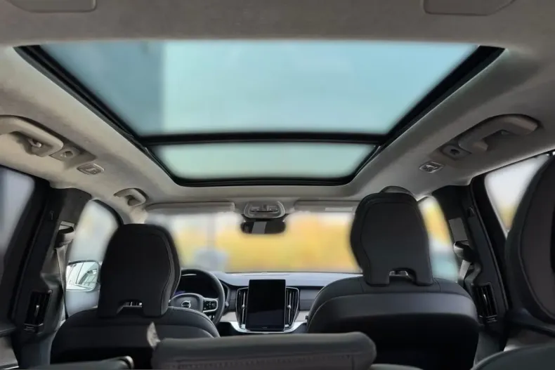 Volvo XC90 din 2025 cu 14.260 km - oferta VOL253768 - foto 3