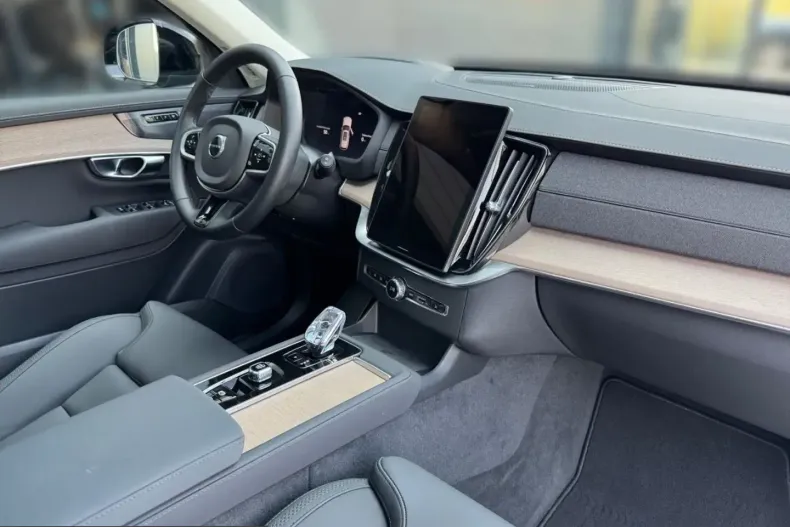 Volvo XC90 din 2025 cu 14.260 km - oferta VOL253768 - foto 23