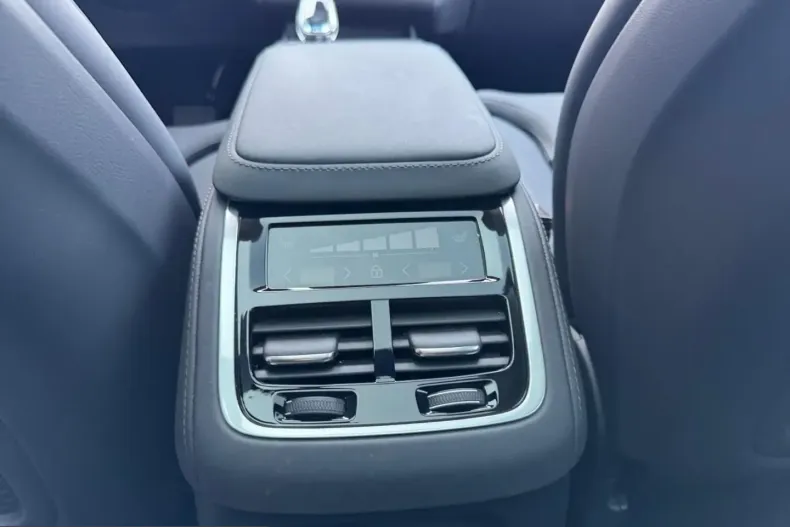 Volvo XC90 din 2025 cu 14.260 km - oferta VOL253768 - foto 24
