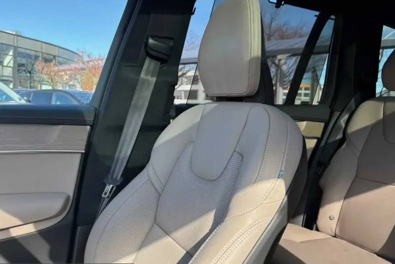 Volvo XC90 din 2025 cu 30.000 km - oferta VOL253770 - foto 2