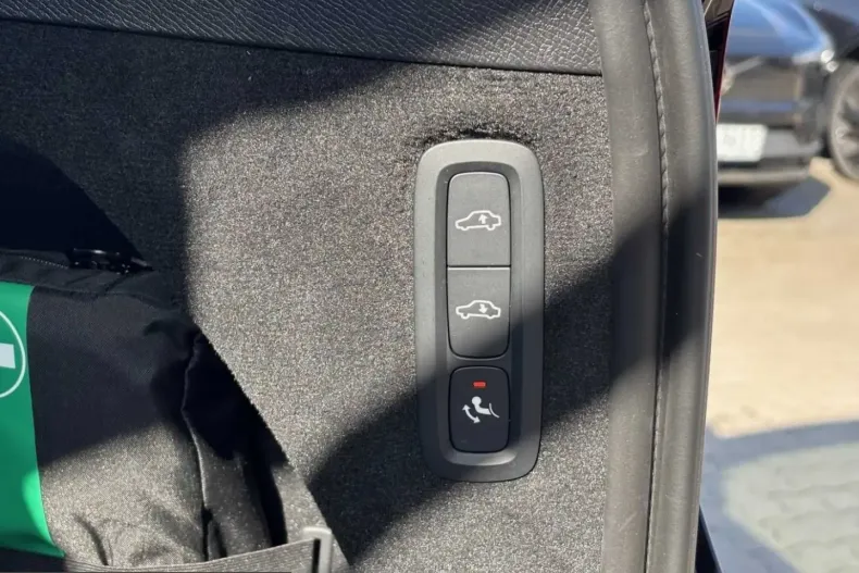 Volvo XC90 din 2025 cu 30.000 km - oferta VOL253770 - foto 4