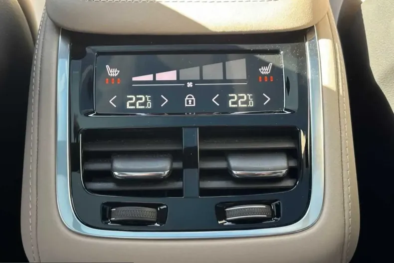 Volvo XC90 din 2025 cu 30.000 km - oferta VOL253770 - foto 17