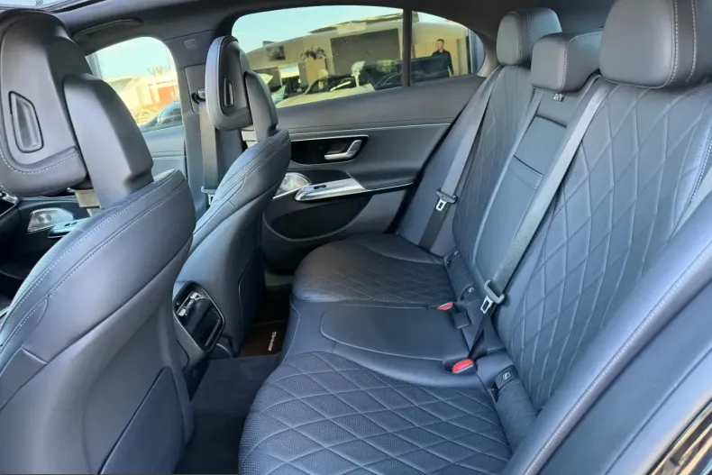 Mercedes-Benz E 220 (Clasa E) din 2025 cu 28.250 km - oferta MER253784 - foto 12