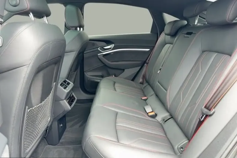 Audi Q8 din 2023 cu 48.077 km - oferta AUD253811 - foto 13