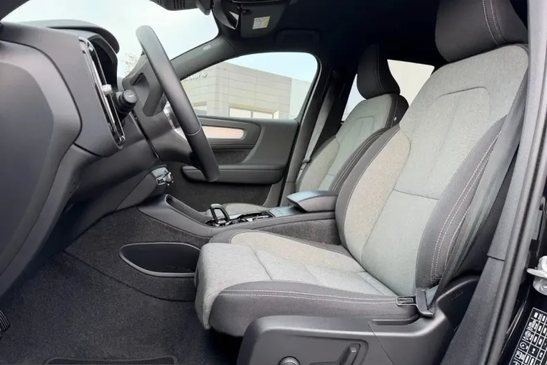Volvo XC40 din 2024 cu 59.200 km - oferta VOL253814 - foto 3