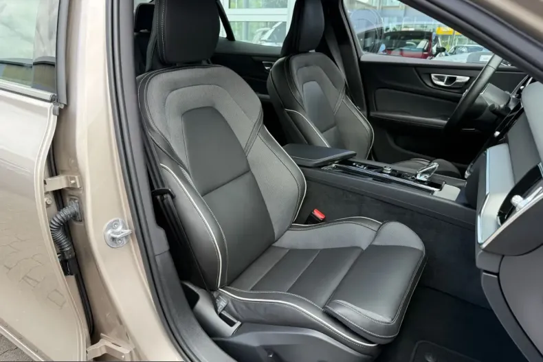 Volvo S60 din 2023 cu 19.600 km - oferta VOL253817 - foto 27