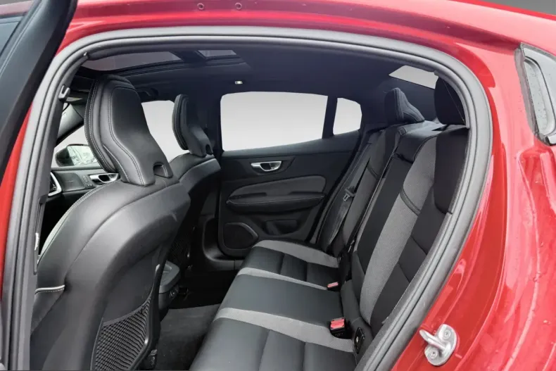 Volvo S60 din 2023 cu 48.300 km - oferta VOL253822 - foto 8