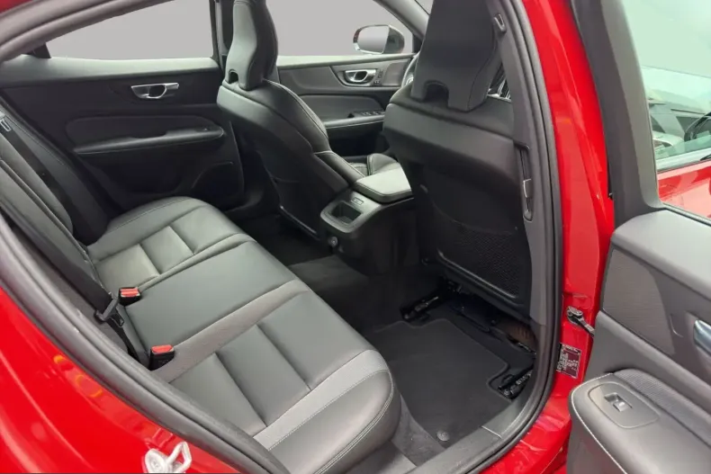 Volvo S60 din 2023 cu 34.461 km - oferta VOL253825 - foto 9