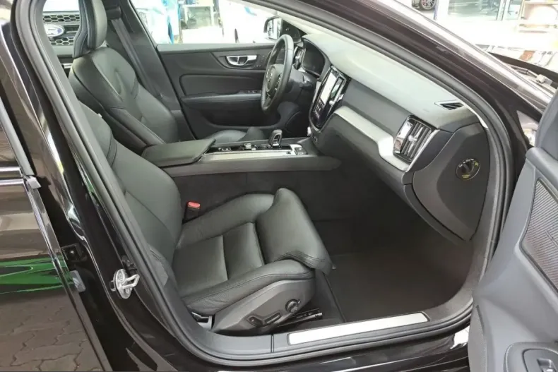Volvo S60 din 2024 cu 13.532 km - oferta VOL253827 - foto 19