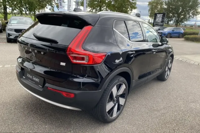 Volvo XC40 din 2022 cu 58.950 km - oferta VOL253840 - foto 4