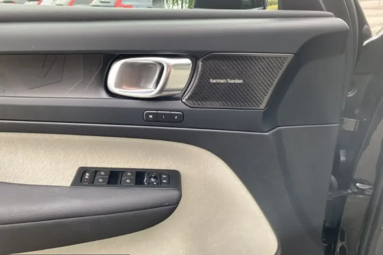 Volvo XC40 din 2022 cu 58.950 km - oferta VOL253840 - foto 11