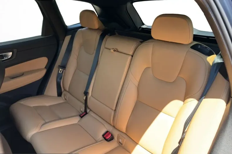 Volvo XC60 din 2023 cu 37.840 km - oferta VOL253867 - foto 4