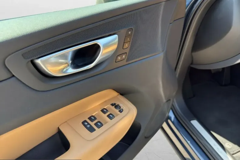 Volvo XC60 din 2023 cu 37.840 km - oferta VOL253867 - foto 12