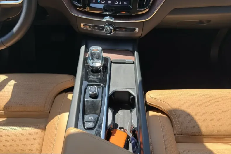 Volvo XC60 din 2023 cu 37.840 km - oferta VOL253867 - foto 15