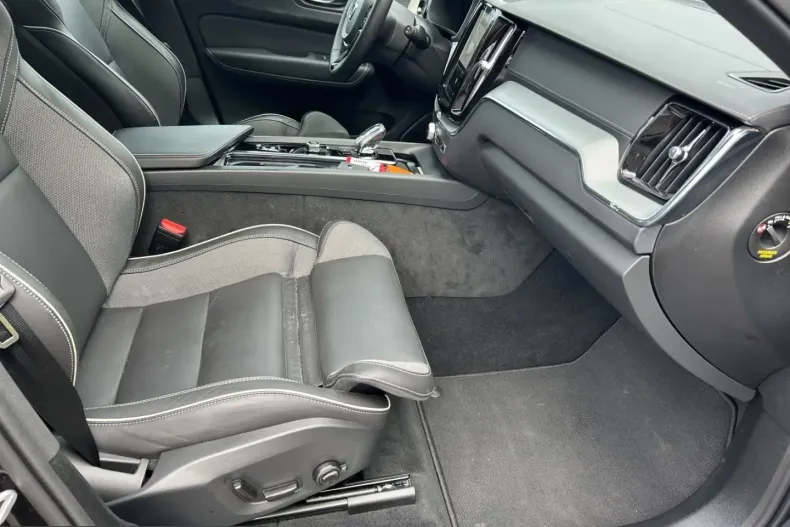 Volvo XC60 din 2025 cu 17.862 km - oferta VOL253871 - foto 13