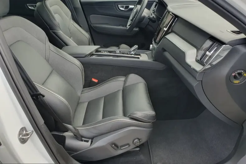 Volvo XC60 din 2023 cu 37.655 km - oferta VOL253872 - foto 10