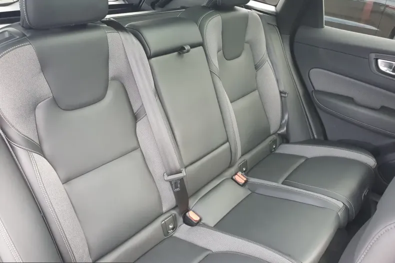 Volvo XC60 din 2023 cu 37.655 km - oferta VOL253872 - foto 11