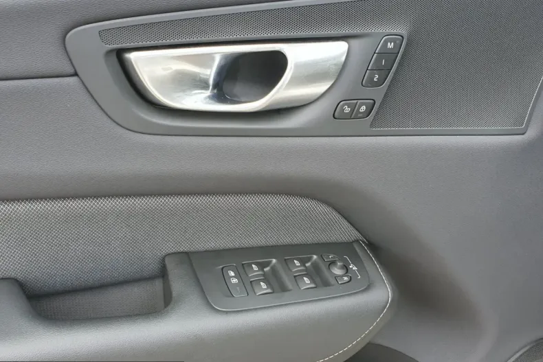 Volvo XC60 din 2023 cu 37.655 km - oferta VOL253872 - foto 15