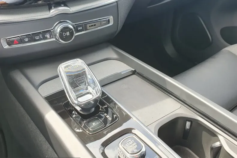 Volvo XC60 din 2023 cu 37.655 km - oferta VOL253872 - foto 24