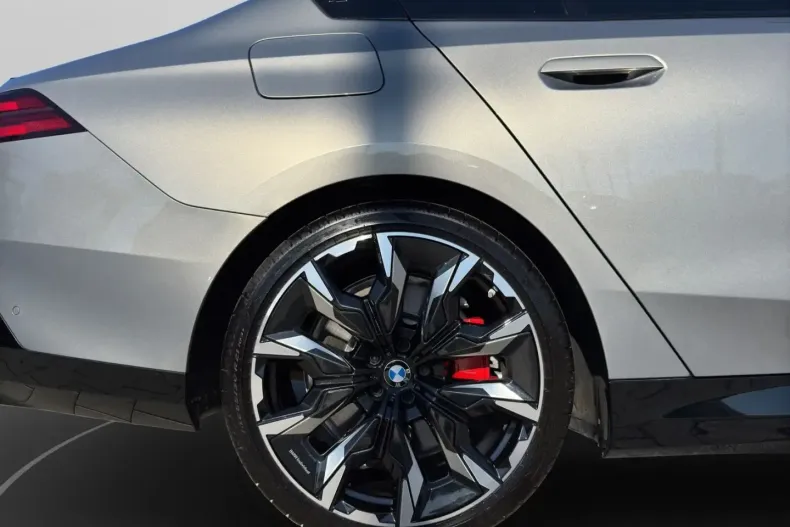 BMW 550 (Seria 5) din 2025 cu 17.154 km - oferta BMW253873 - foto 11