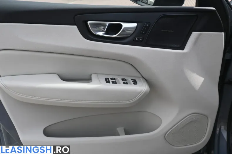 Volvo XC60 din 2023 cu 36.100 km - oferta VOL253876 - foto 4