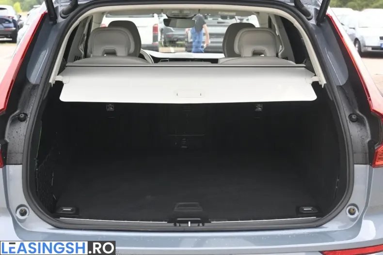 Volvo XC60 din 2023 cu 36.100 km - oferta VOL253876 - foto 10
