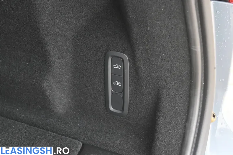 Volvo XC60 din 2023 cu 36.100 km - oferta VOL253876 - foto 11