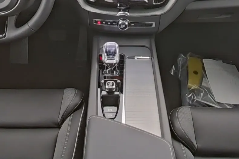 Volvo XC60 din 2025 cu 18.500 km - oferta VOL253878 - foto 6