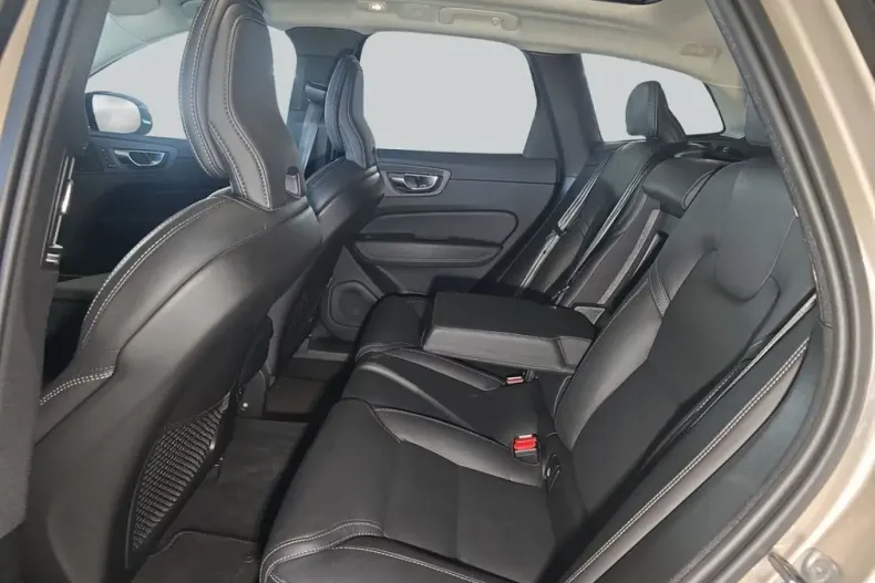 Volvo XC60 din 2024 cu 17.010 km - oferta VOL253879 - foto 9