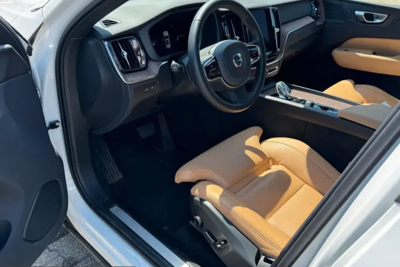 Volvo XC60 din 2023 cu 35.997 km - oferta VOL253880 - foto 3