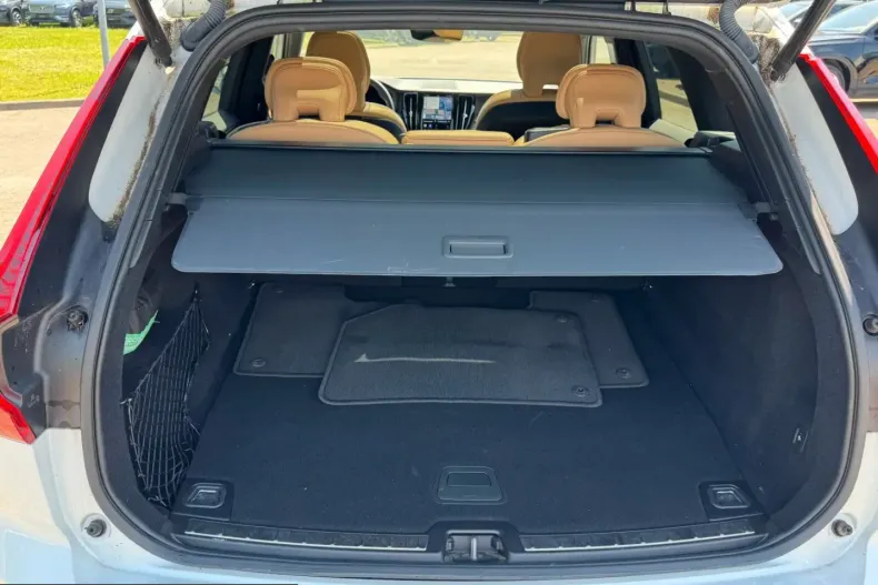 Volvo XC60 din 2023 cu 35.997 km - oferta VOL253880 - foto 4