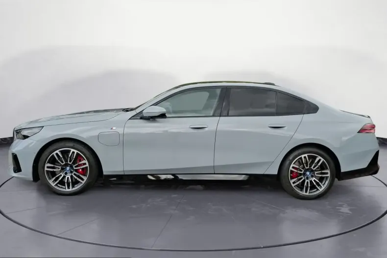 BMW 550 (Seria 5) din 2024 cu 21.360 km - oferta BMW253883 - foto 5