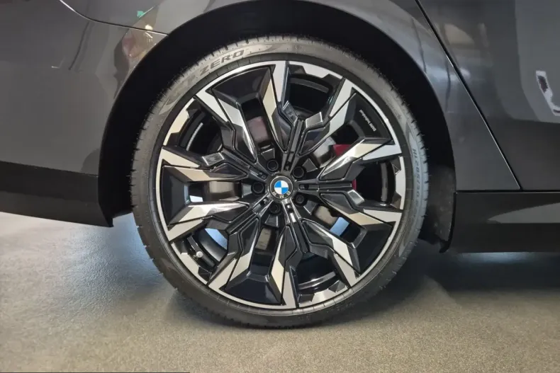 BMW 550 (Seria 5) din 2025 cu 16.453 km - oferta BMW253884 - foto 11