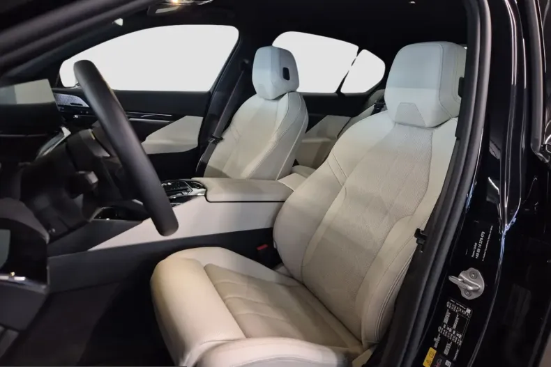 BMW 550 (Seria 5) din 2025 cu 12.623 km - oferta BMW253886 - foto 6