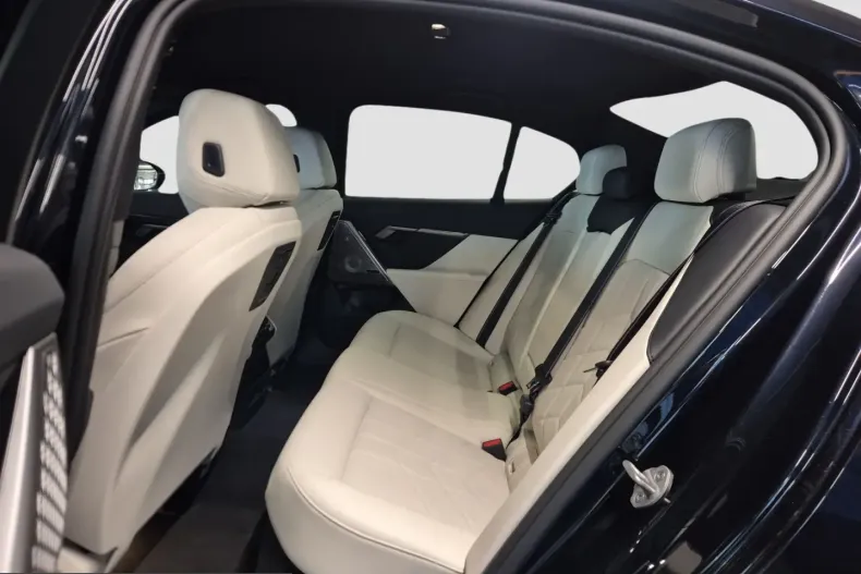 BMW 550 (Seria 5) din 2025 cu 12.623 km - oferta BMW253886 - foto 7